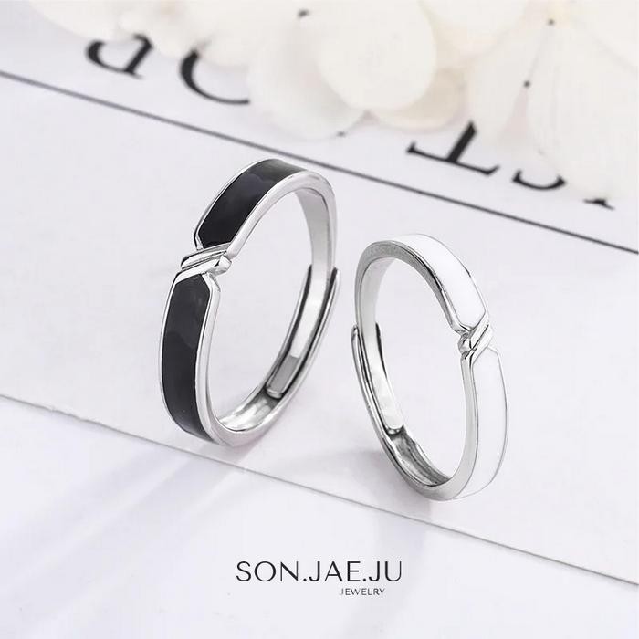 JTTOP" CINCIN COUPLE BLACK AND WHITE RING - 925 STERLING SILVER