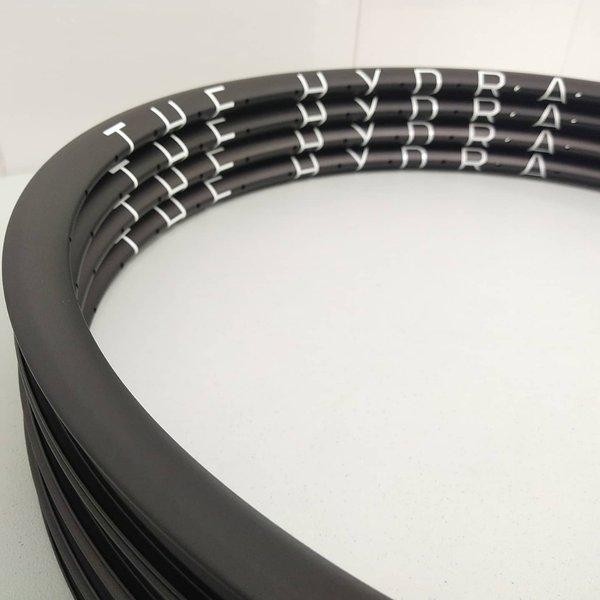 H PLUS SON THE HYDRA 32H BLACK RIMS