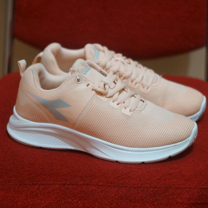 SEPATU RUNNING DIADORA FLUTE PINK