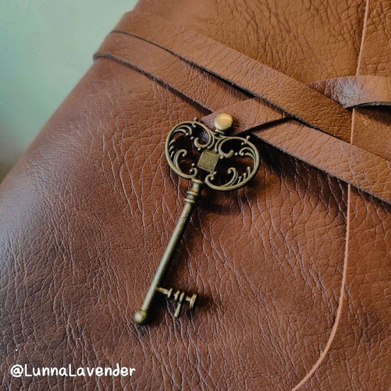 

Brown Traveler's Journal Binder A5 with Vintage Key