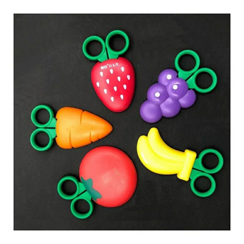 

Gunting Mini Scissors Magnet Bentuk Fruit Buah Lucu Unik Simple Praktis Decor Stationery Serbaguna