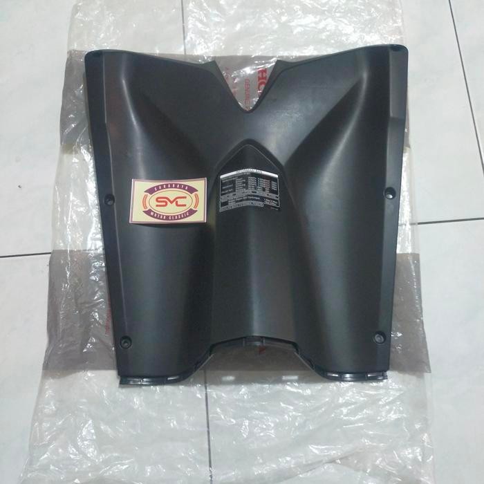 8114A-KZR-600ZB COVER INNER LOWER DASHBOARD BAWAH KONTAK VARIO 125 OLD LAMA ORI AHM