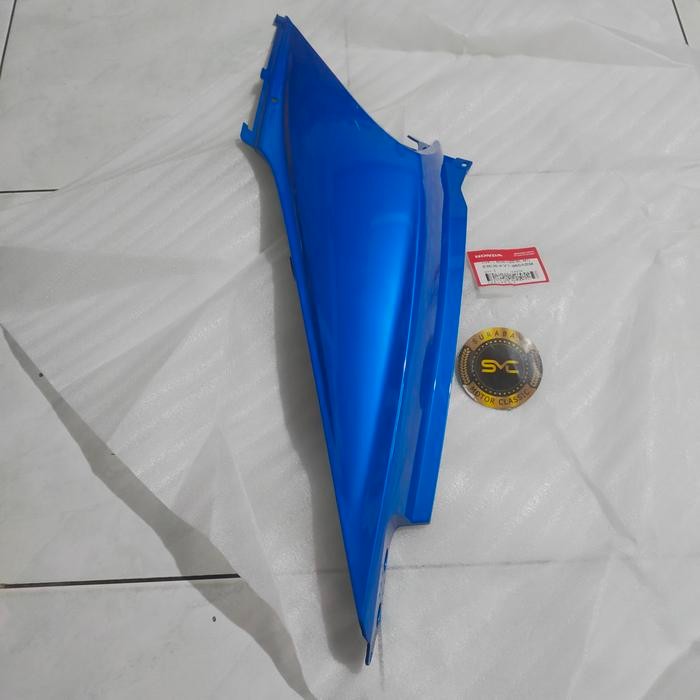 COVER BODY BELAKANG KIRI BEAT KARBU BIRU METALIK AHM 83600-KVY-960ABM