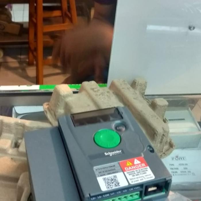 INVERTER 3 PHASE 380V 1,5 KW MERK SCHNEIDER