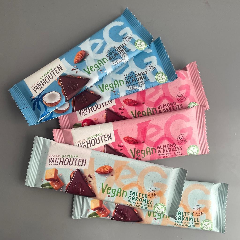 

VAN HOUTEN VEGAN CHOCOLATE BAR 54% COCOA ALMOND & BERRIES / COCONUT ALMOND / SALTED CARAMEL vegan