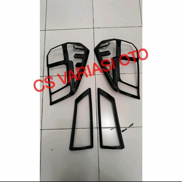 Garnish Lampu Belakang Calya Hitam
