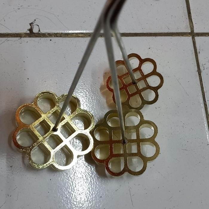 

Cetakan Kue Kembang Goyang Premium 1Set 3Pcs Set Kitchenware Loyang Gratis Ongkir