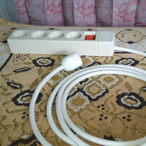 TERLARIS UTICON + SAKLAR 4 LUBANG KABEL ETERNA 2X075 8M STEKER BROCO