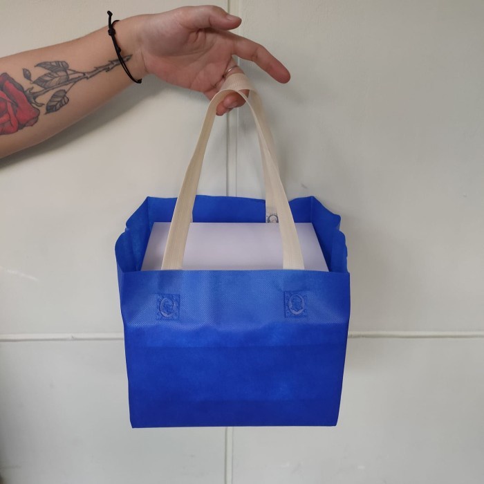 

Flashshow Tas spunbond kotak nasi / box nasi 22x22 20x20 18x18 / tas hajatan