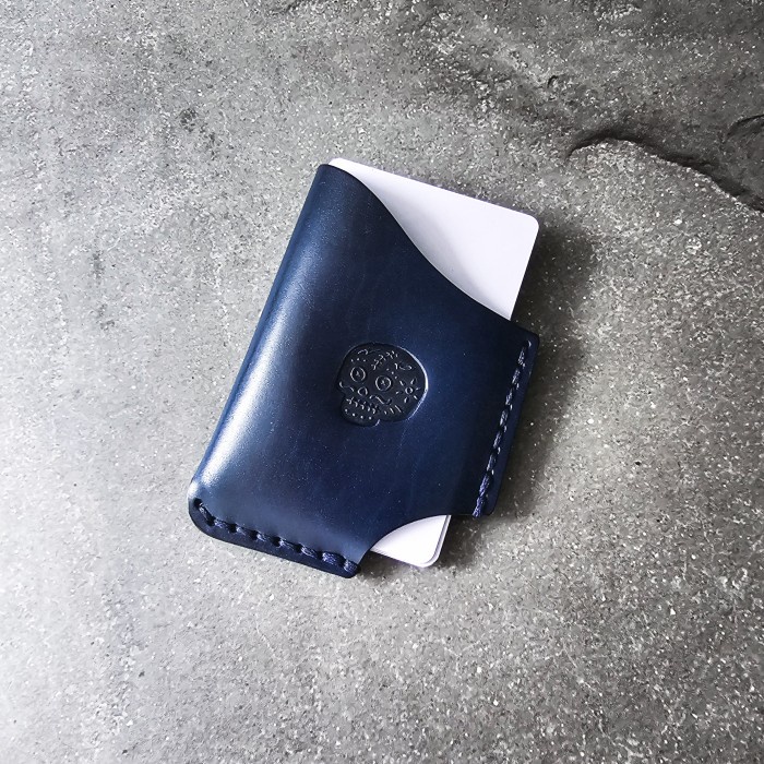 

BDS HORNET card holder - Minimalist leather card holder. Kode 771