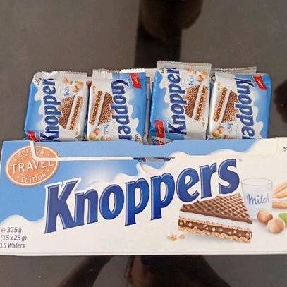 

Qwo Knoppers Storck Wafer Hazelnut Biskuit Coklat With Milk