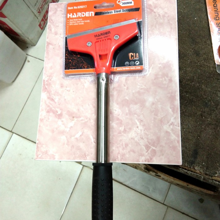 PORTABLE CLEANING SCRAPER/ SKRAP PEMBERSIH KACA/SKRAP CAT PJG 30CM