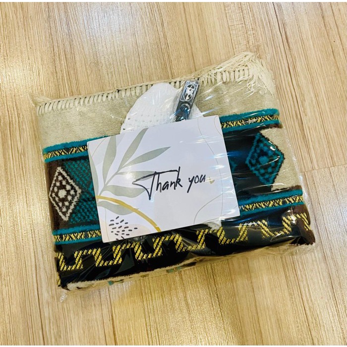 

Paket Souvenir Sajadah Karishma Spiegel Besar + Kartu Ucapan + Tasbih + Peci