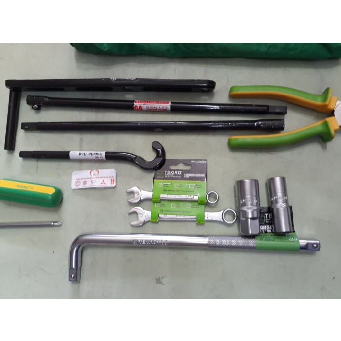 Terhemat Tool Kit Kijang Innova / Kunci Ban Serep Kijang Innova