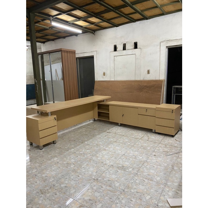 Meja Kantor / Meja Direktur / Meja Kerja / Meja Tulis Blockboard Finishing Hpl