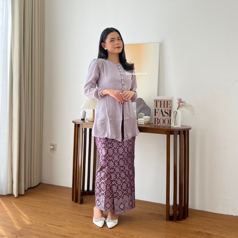 Hoolaqueen - Dalilah Blouse - Atasan Satin - Oufit Kondangan - Blouse Santorini Silk - Baju