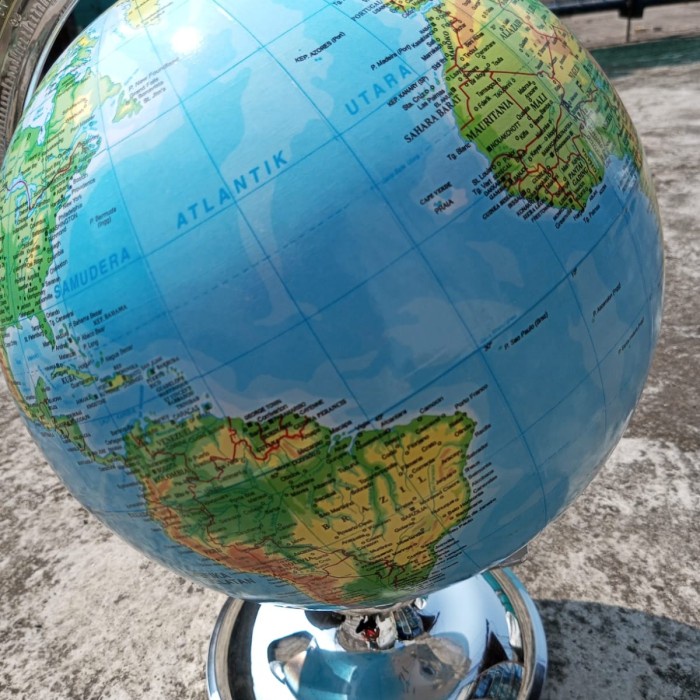 

SALE !!! GLOBE BOLA DUNIA DIAMETER 30 CM TATAKAN KROOM PERAK. READYY
