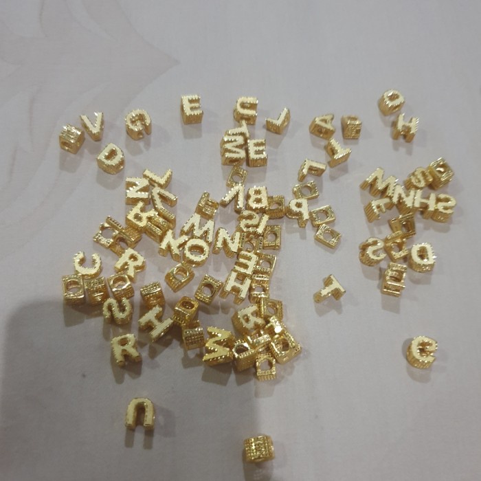 Liontin gelang balok huruf alfabet inisial emas asli 700 70% nagita