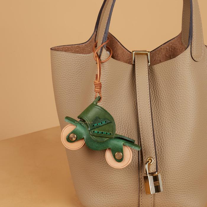 

Terlaris Anonymous Lotus Flower Charm & MotorCycle Vintage Charm (Gantungan Tas) SALE