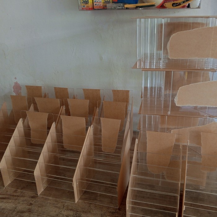 

SALE PROMO AKRILIK TEMPAT BROSUR/ TEMPAT BROSUR A5/DISPLAY BROSUR 5 SUSUN READYY