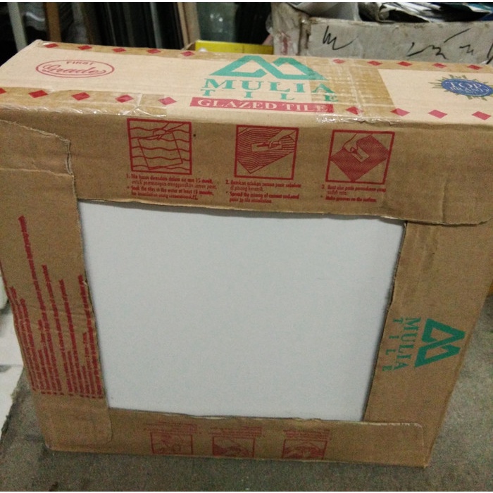 Keramik putih 30 x 30 Mulia/ Accura