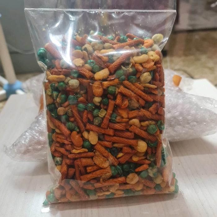 

KACANG KORO MIX(CAMPUR) UKURAN 500 GRAM Snack Makanan
