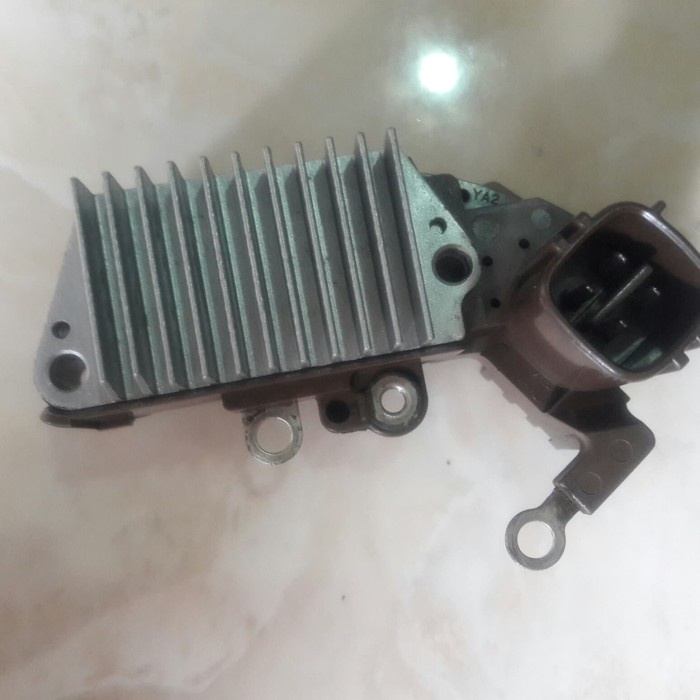 IC regulator alternator / IC dinamo ampere honda civic VTi denso type