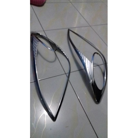 BEST SELLER GARNISH DEPAN AVANZA LAMA / OLD