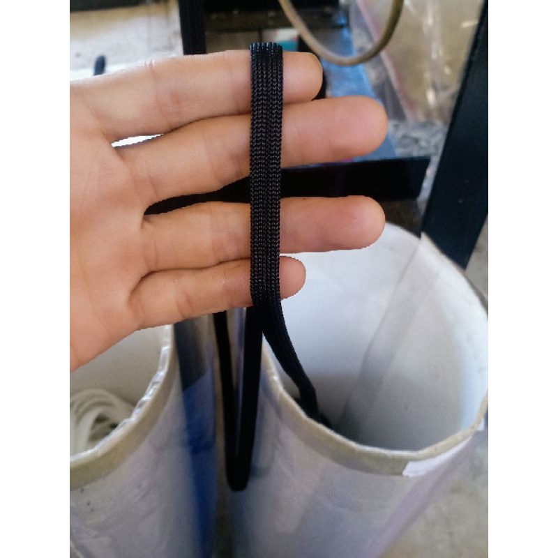 

iK! Tali kur gepeng hitam 8mm isi 1kg