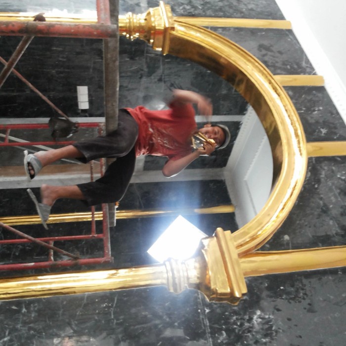 

PRADA EMAS + ADHESIVE GILDER