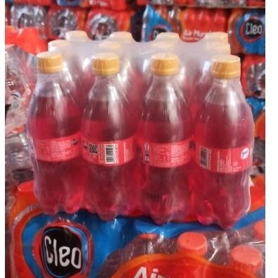 

Fanta Strawberry Minuman Soda Rasa Stroberi 250ml (250ml x 12 botol)