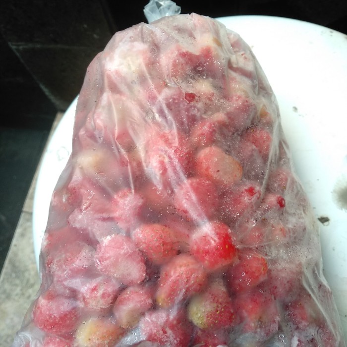 

Promo Gila Strawberry Strawberries Frozen Beku 1kg Murah Banget