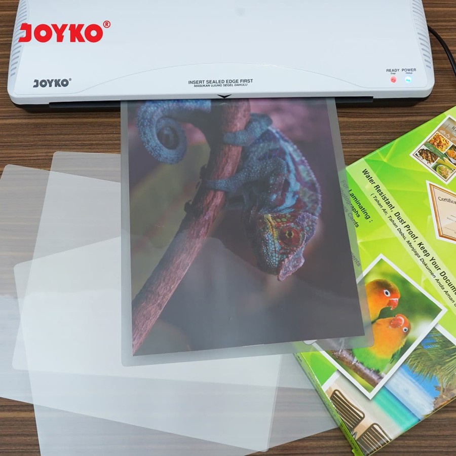 

Joyko Plastik Laminating Film Ukuran A4 220 x 308mm Isi 100 Lembar Tebal 100 Micron