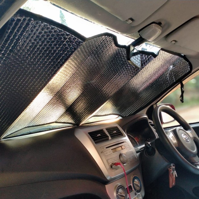 tutup kaca depan mobil