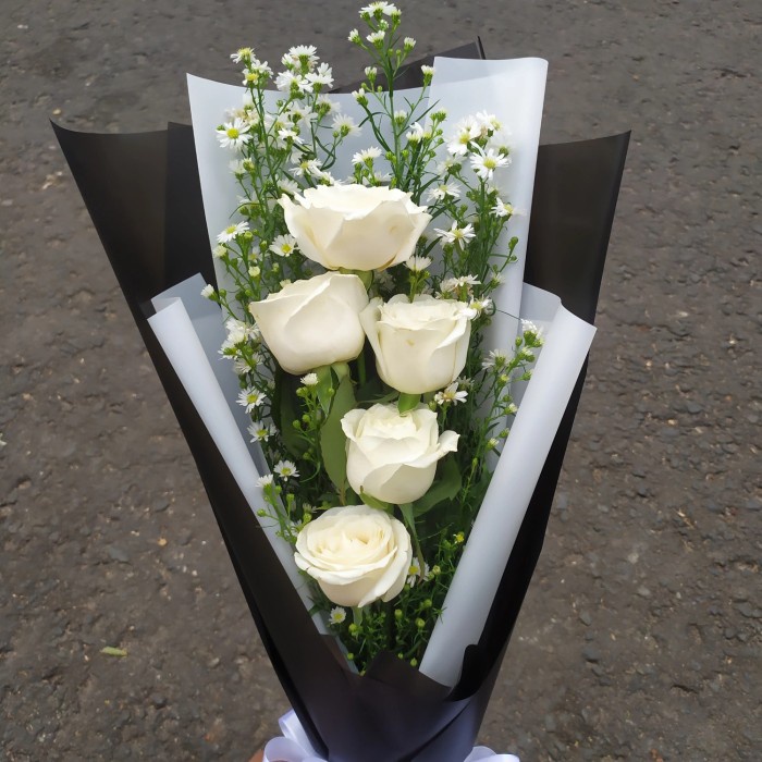 HAND BOUQUET SEGAR MAWAR PUTIH
