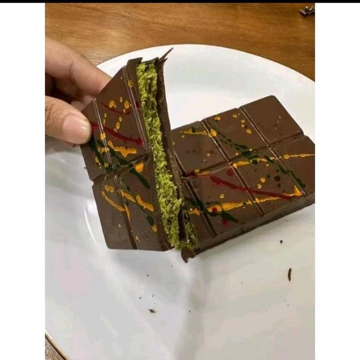 

Chocolate Dubai Original Crispy "Pistachio Kunafe" Berat 250 Gr Size 16X8 , Coklat Viral Lembut