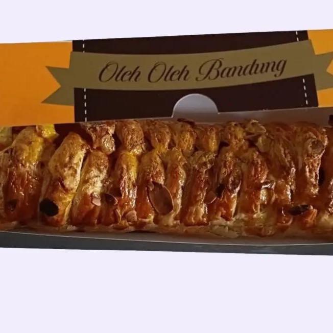 

almon pastri isian pasta almon Snack Almond Cake Food Cemilan