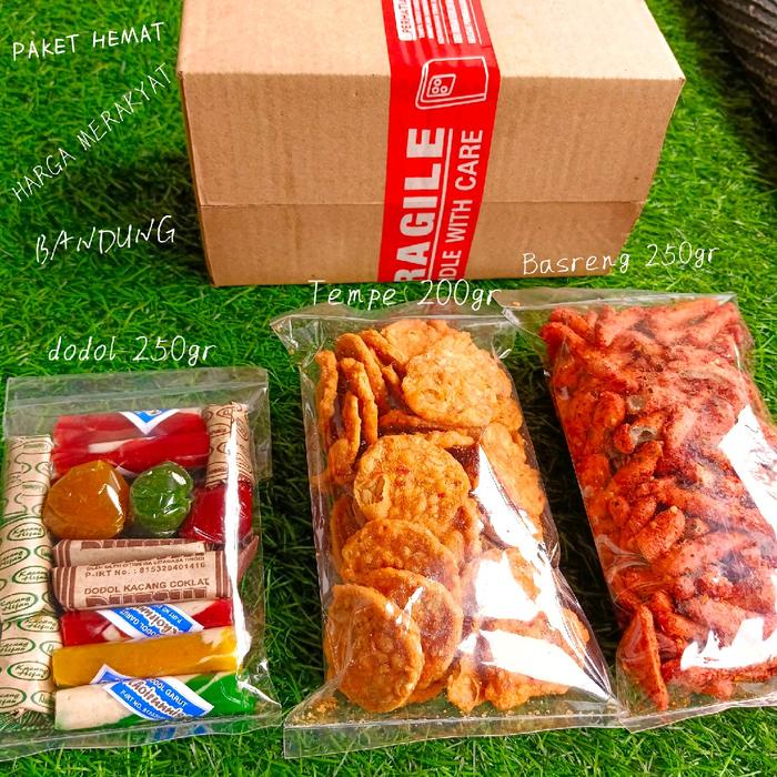 

paket hemat cemilan bandung keripik tempe,basreng,dodol. Snacks