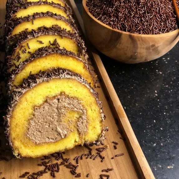 

Bolu gulung Medan .. When Panjang ...rasa Meses Mocca
