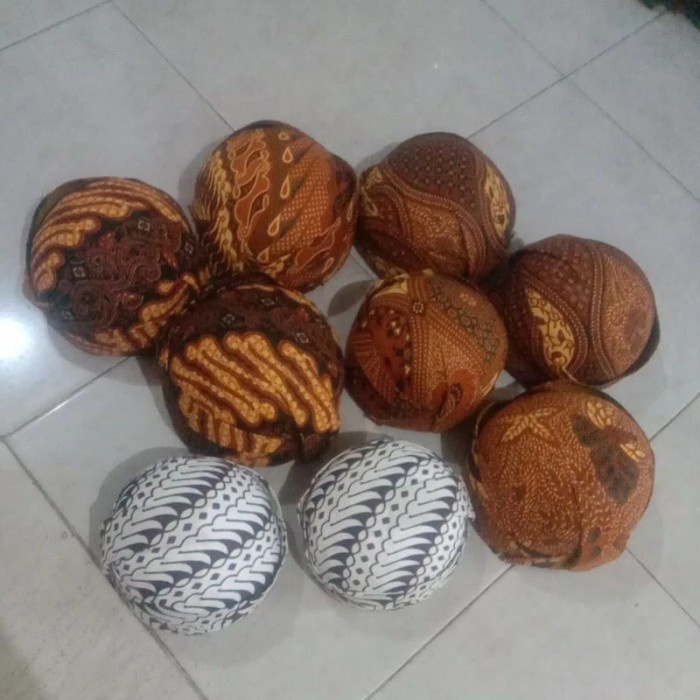 Blangkon Jawa Anak Laki-laki