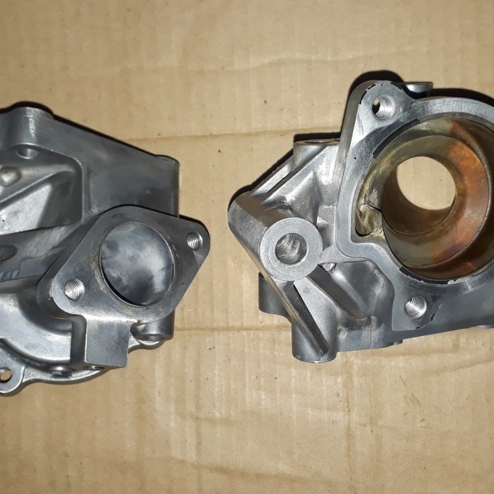 Housing Waterpump Rumah Outlet Waterpump Nissan Xtrail T30/Serena C24