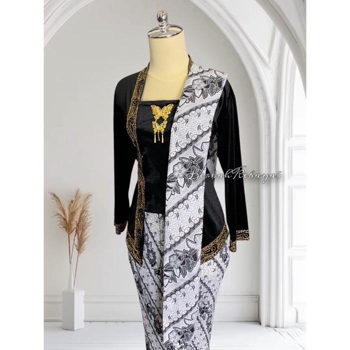 SETELAN KEBAYA KUTU BARU BORDIR WARNA HITAM / KEBAYA + SELENDANG + JARIK WIRU TERLARIS