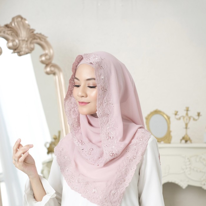 Promo Kerudung Yenny Wahid Belah Samping