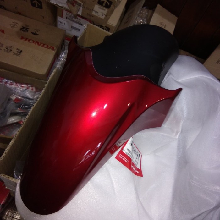 sayap depan tiger new revo merah. 61100-KCJ-660FMC