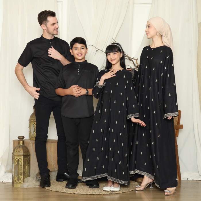 WIRIWIRI Series Raya 2025 Black Dubai Sarimbit Abaya & One set Bordir Ayah ibu & Anak (PREMIUM)