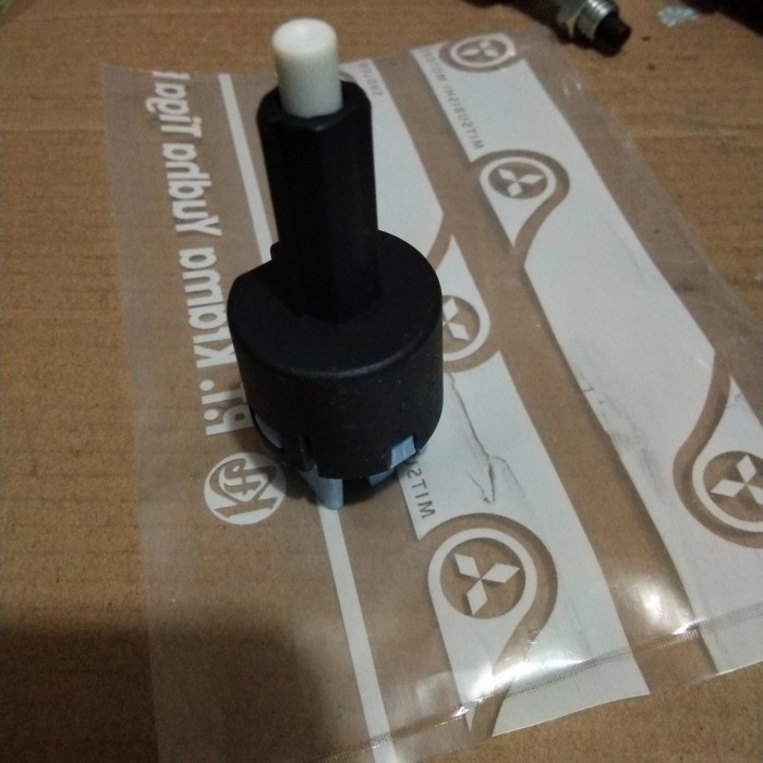 Stop Switch / Switch Rem Mitsubishi Mirage Outlander Pajero Kode 090