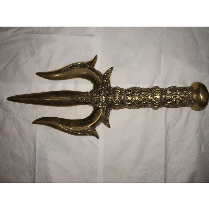 TRISULA UKIR KUNINGAN