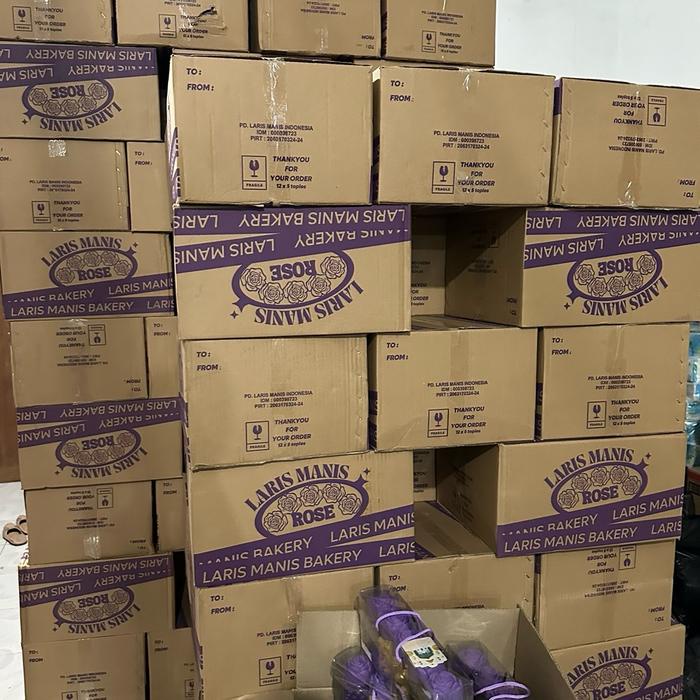 

BARANG TERLARIS Paket usaha hampers coklat mawarr ungu 12 picis ( 1 karton )
