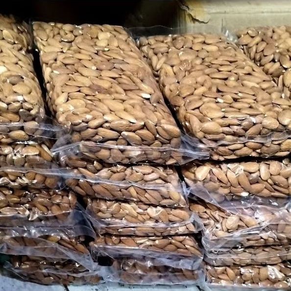 

A Kacang Almond Mentah Kupas Premium 1Kg (27/80)