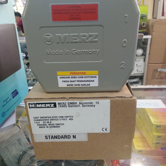 PREMIUM Cos/Ohm Saklar 40A 1Phase 3pole Merz